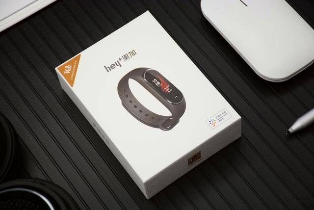 女神節(jié)送禮首選 深具小米風(fēng)格的高性?xún)r(jià)比之選——黑加手環(huán)深度評(píng)測(cè)
